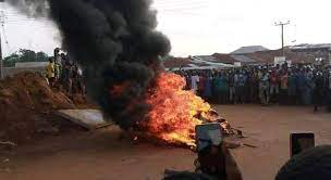Ibadan mob sets suspected motorcycle thieves ablaze